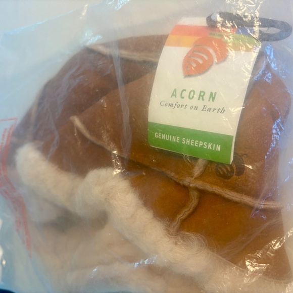 NWT Acorn sheepskin bucket hat - Picture 6 of 7